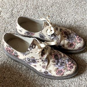 Dr Martens Lester Floral Oxford with ribbon laces